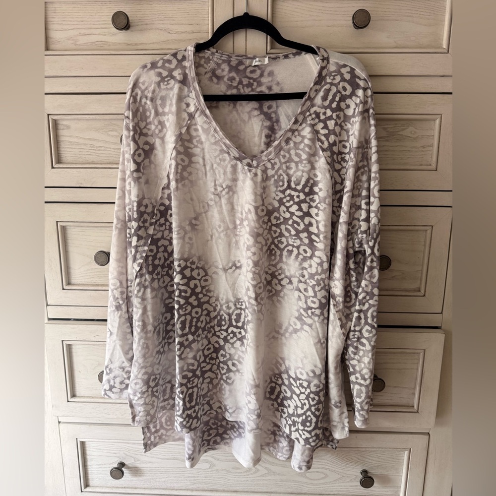 Oversized, V- Neck , long-sleeve Top in a gray & White bleached leopard print